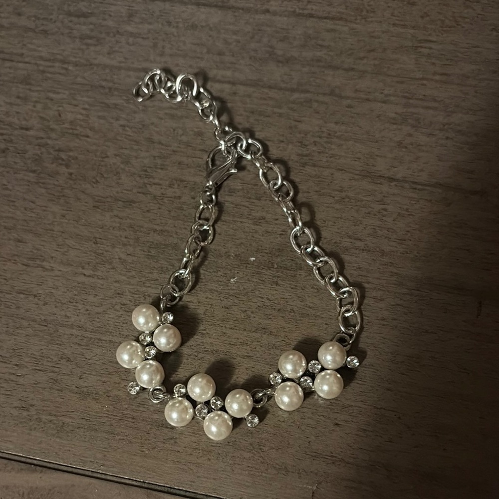 Elegant Silver Pearl Bracelet